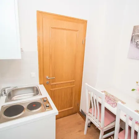 Nada Lägenhet Karlovac Exteriör bild